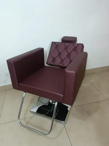 Cadeira reclinável maquiagem e sobrancelha