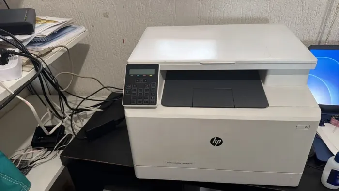 Impressora HP Color LaserJet Pro M180nw ? R$ 1.000