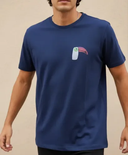 Camiseta masculina Modelo na cor azul marinho