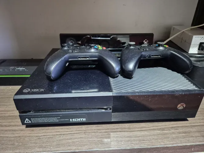 X box one + kinect 500gb + 2 controles