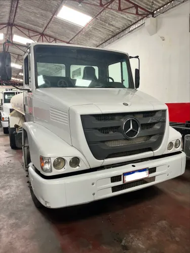 Mercedes Atron 1319 - Ano 2014 - Pipa