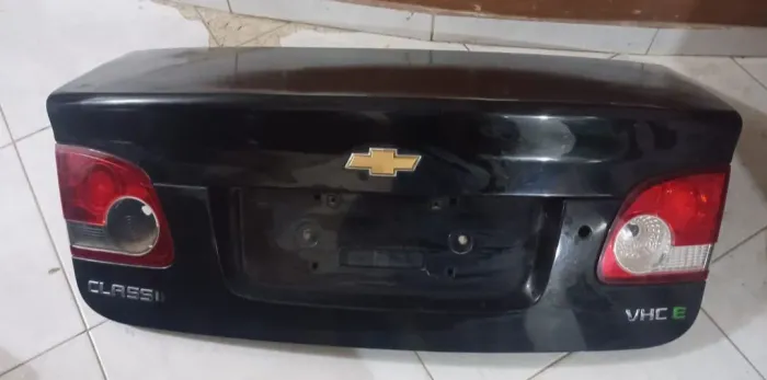 Tampa traseira Corsa 2010 á 2015