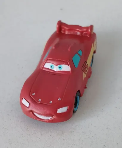 BONECO MINIATURA CARROS RELAMPAGO MACQUEEN ORIGINAL DISNEY PIXAR