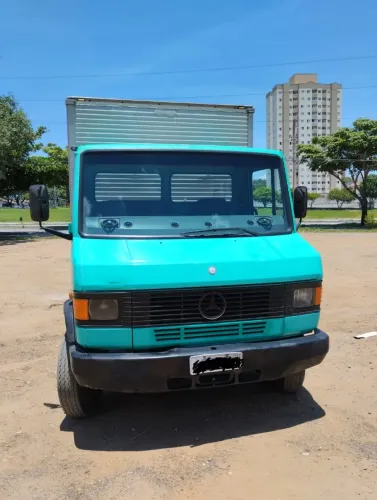 Caminhão MB 709 1995/1996 Baú 