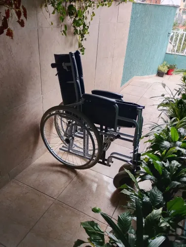 Vendo cadeira de rodas práxis 