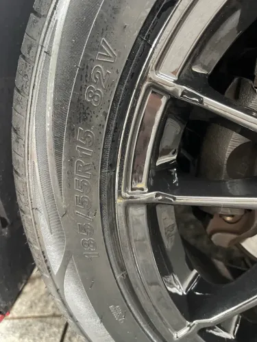 Pneus aro 15 com 300 km rodados