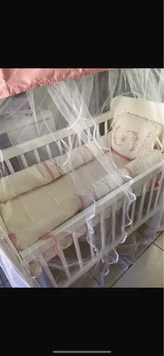 Mini berço novo + mosquiteiro + lençóis 
