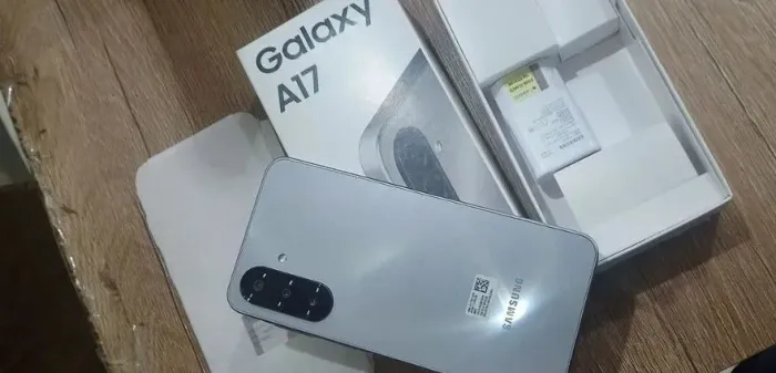 SAMSUNG A 17