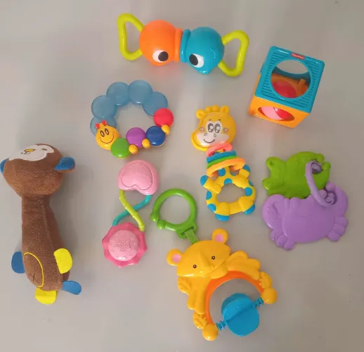 Kit chocalhos Fisher-Price, Chicco e outros