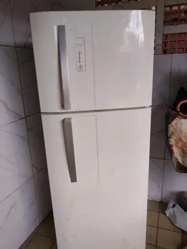 Geladeira frezzer Eletrolux