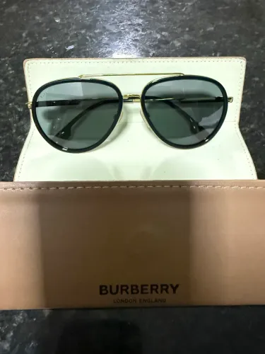 Burberry modelo aviador