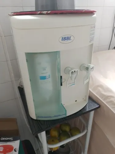 Bebedouro de água, com pequeno defeito vlr 180.00