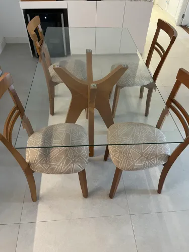 Mesa tampo de vidro e 4 cadeiras