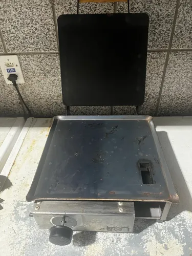 Vendo sanduicheira elétrica