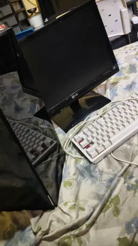 Pc, monitor e teclado