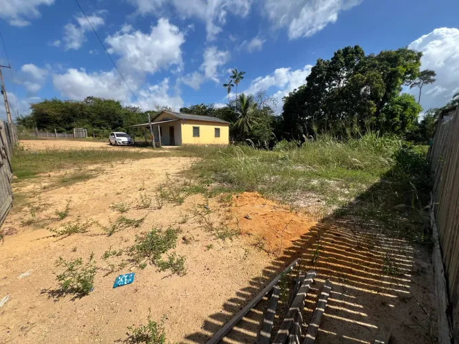 Terreno com casa na beira da estrada