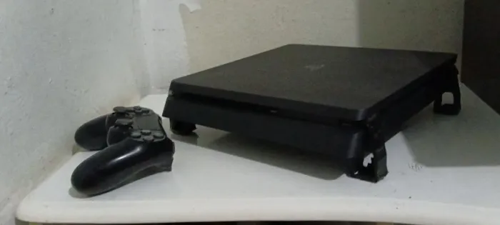 Play Station 4 Slim