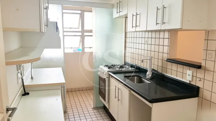Apartamento com 3 Quartos e 2 banheiros para Alugar, 75 m² por R$ 2.600/Mês