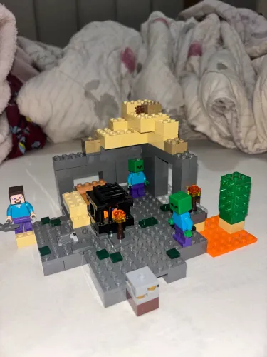 LEGO Minecraft A Masmorra (21119)