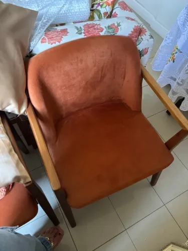 2 poltronas madeira maciça aveludadas lar shopping