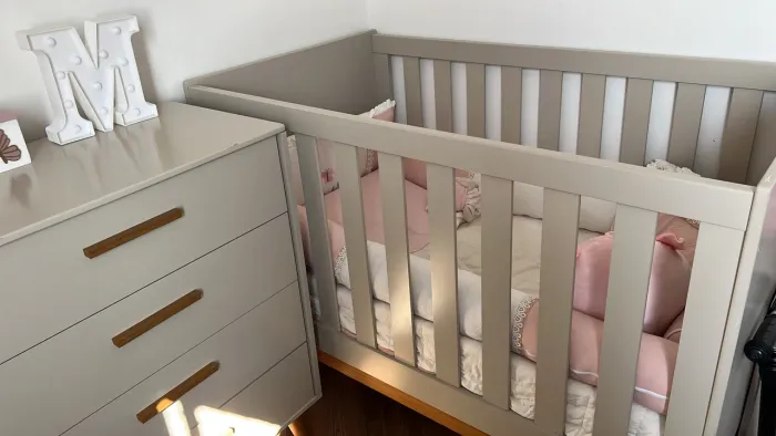 Kit com berço e cômoda