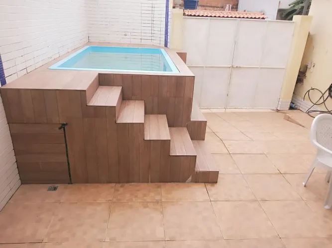 Casa dentro de condomínio fechado