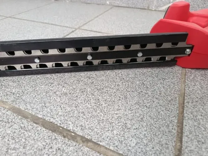 Aparador de Cerca Viva Elétrico Toyama THT500E-X 127V Peso Liquido 2,5 Peso Bruto 4,1. Mar