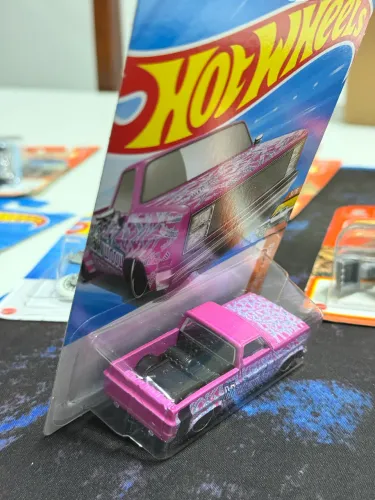 Chevy silverado Hotwheels 83 black window rosa