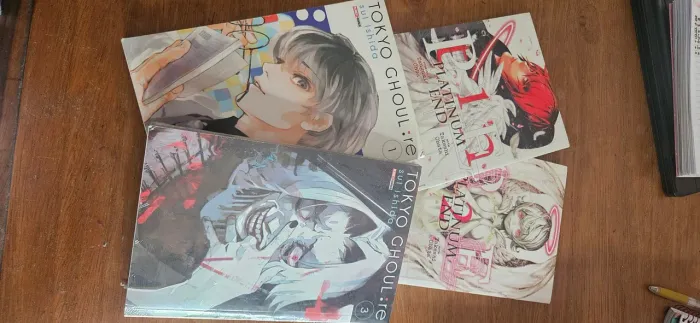 3 Mangás Usados e 1 Mangá Novo
