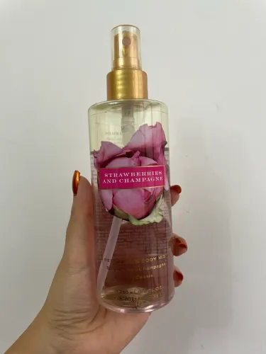 Body Splash - Victoria?s Secrets - Strawberries and Champagne