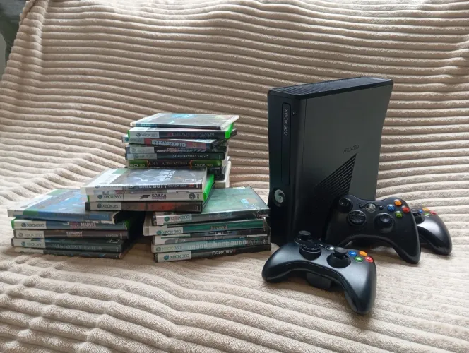 XBOX 360 slim