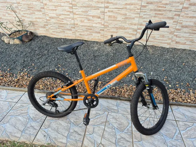 Bicicleta aro 20 e 7 marchas
