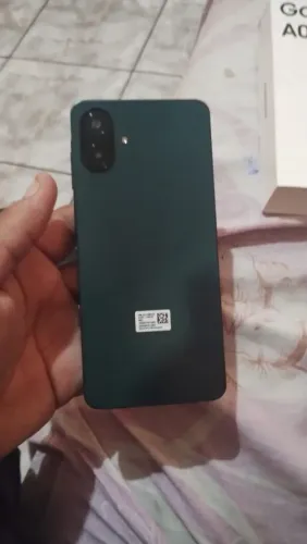 Celular na caixa com documento e seme novo
