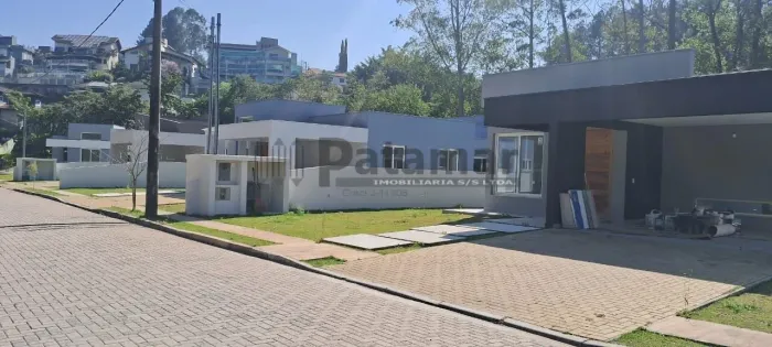 Casa Térea Nova e Moderna - 3 Suites, Área Gourmet e Terreno Amplo 800 metros.