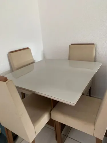 Mesa de Jantar com 4 Cadeiras - Ótimo Estado!