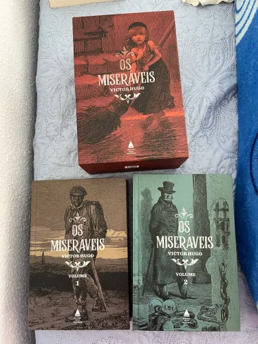 Livro Os Miseráveis 2 volumes 
