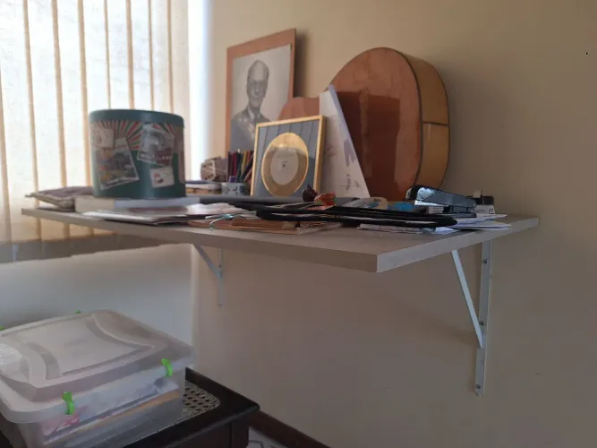 Kit Home Office / Estudo - Mesa Suspensa + 2 Prateleiras para Livros com Mão Francesa