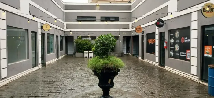 Sala comercial para alugar em Londrina no Centro no bairro Vitória na Galeria Alameda com 