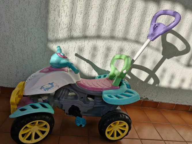 quadriculo infantil, carro de passeio infantil