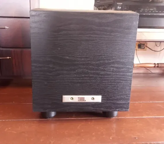subwoofer JBL PowerBass PB10, bem conservado, Falante de 10", graves muito fortes.     