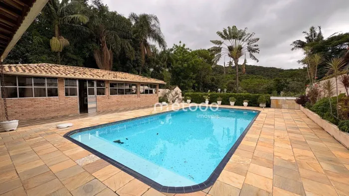 Chácara com 5 quartos à venda, 1108 m² por R$ 3.000.000 - Centro - Guararema/SP