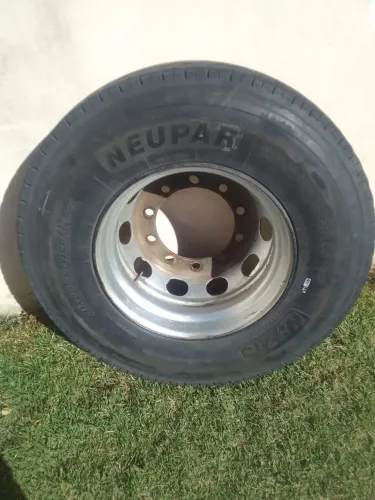 Pneu com roda 295/80