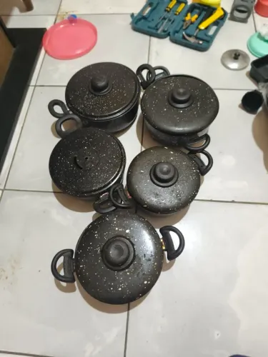 Vende -se conjunto de panela usada, mais em boas condições
