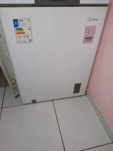 Freezer 145 litros mideia semi nova poucas marca de uso