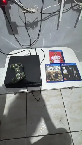 Pra vender ps4 novo zero vai com os jogos