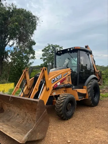 Venda Retroescavadeira case 580N 2016 