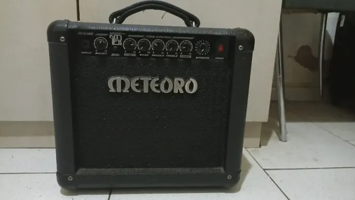 Amplificador de guitarra Meteoro 30W