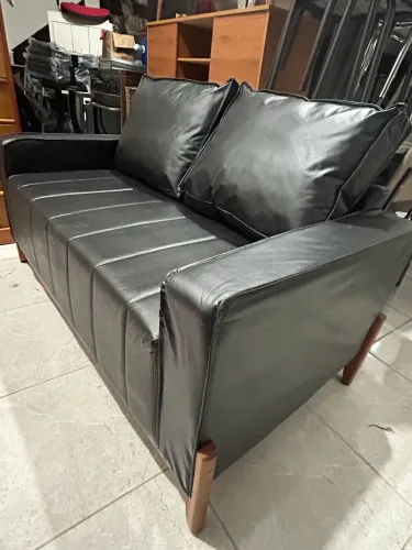 Sofá corino preto Entrego