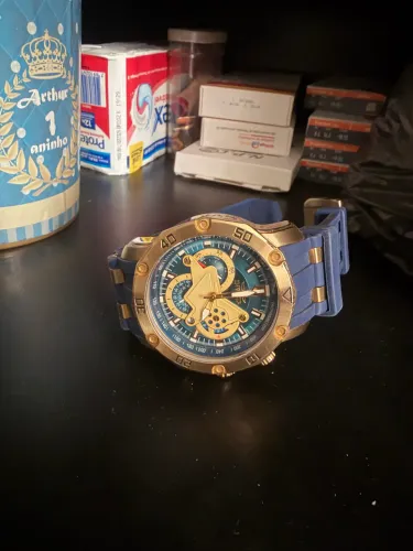 Relógio invicta dourado