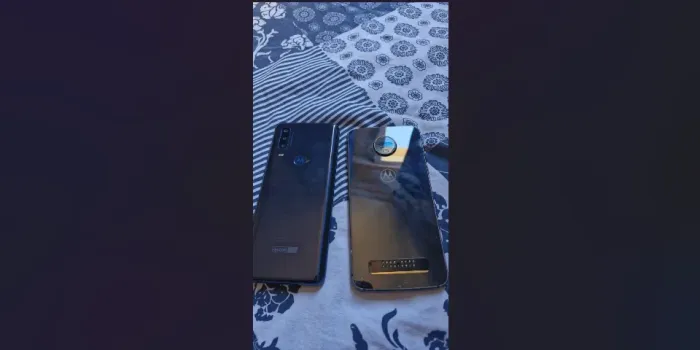 Moto Z3 não liga, para peças, sucata. E o One Action, Motorola One Action 128GB não liga